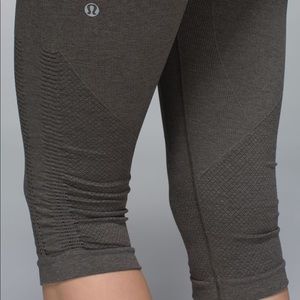 Lululemon In The Flow crop leggings